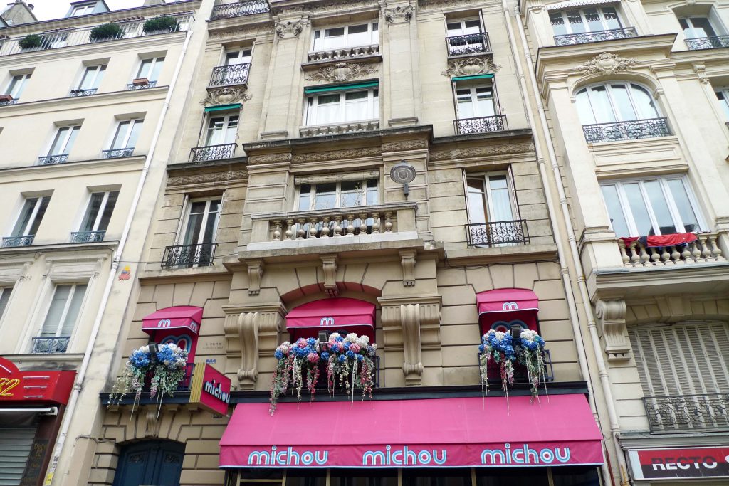Cabaret Michou, rue des Martyrs, Paris