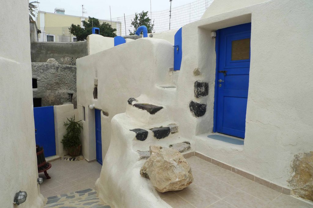 An Afternoon in Emborio, Santorini: A Photo Essay