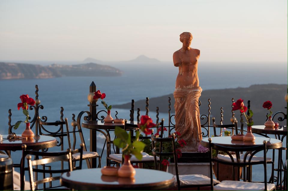 Photo courtesy of PK Cocktail Bar, Coveted Addresses: 5 Places to Uncover in Santorini